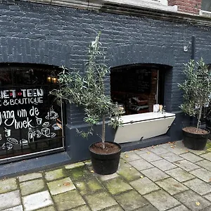 Nine(t)teen 3*, Amsterdam Niederlande